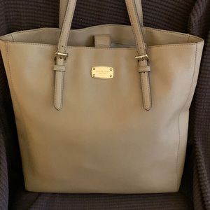 Michael Kors Michael Kors Tote Purse outside pocket